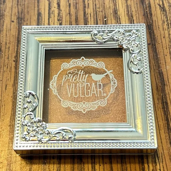 Pretty Vulgar Shimmering Swan Powder Vegan Highlighter NWOB in Sparkling Sass - Picture 15 of 16